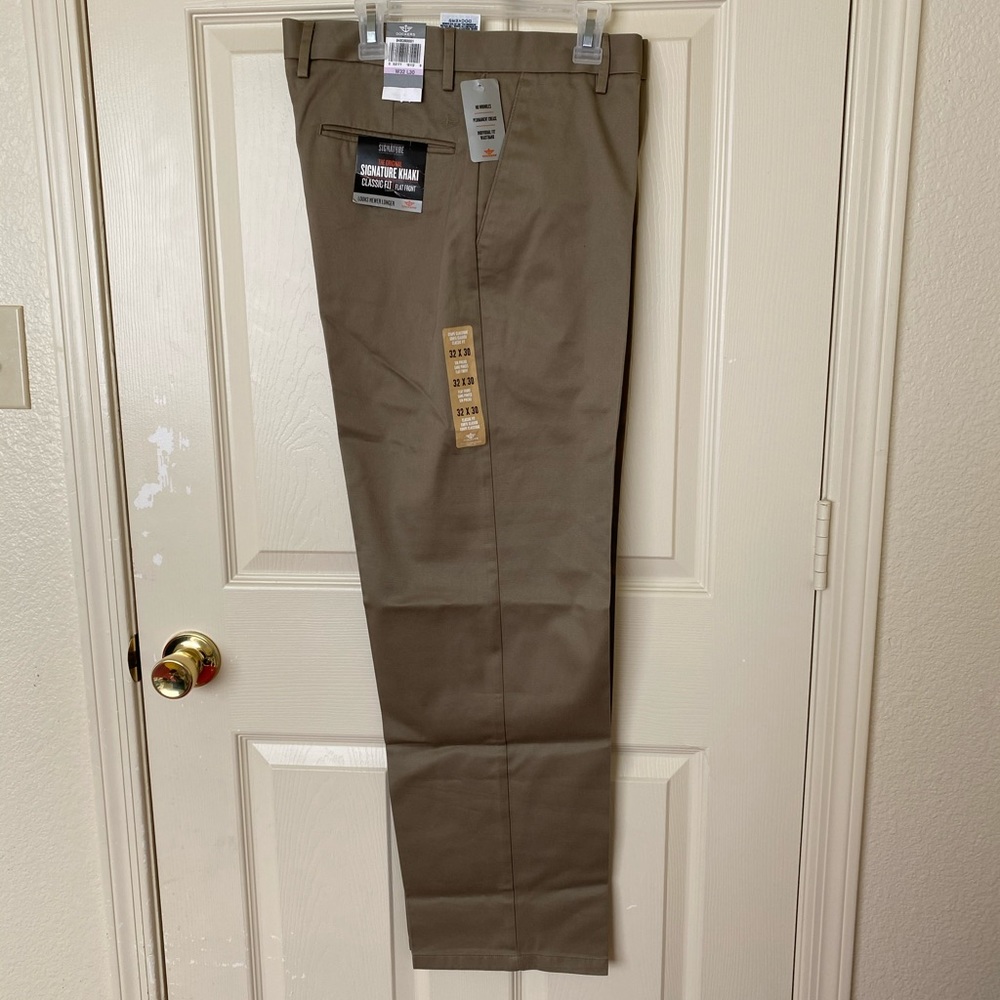 BNWT DOCKERS classic fit Pants, SIZE W32XL30